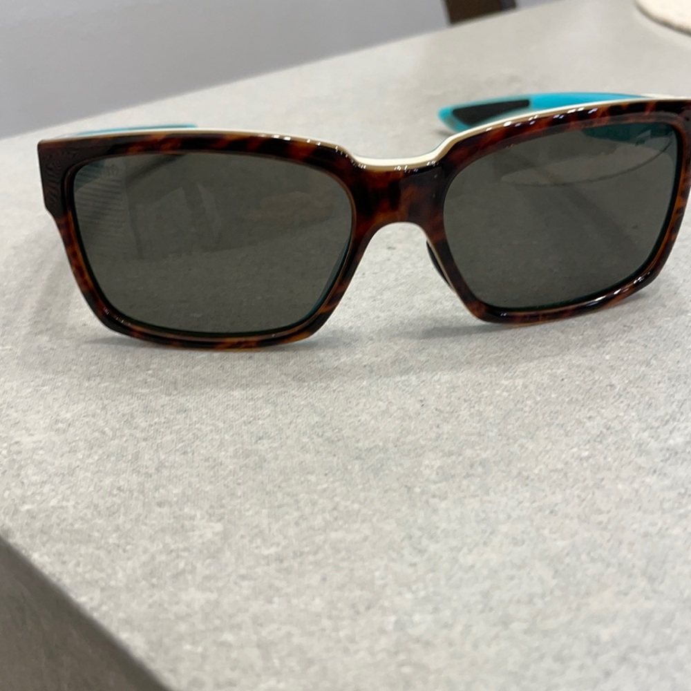 Costa Del Mar Playa grey polarized 580 lense